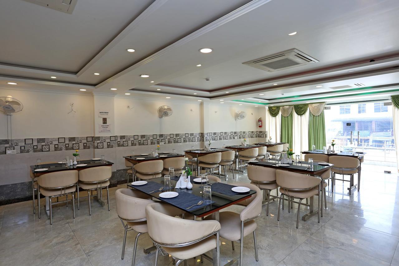Oyo 11306 Ss Hotel Gorakhpur Dış mekan fotoğraf